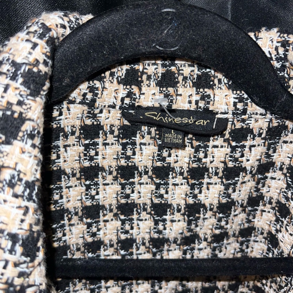 Chic Black and White Tweed Jacket - Picture 3 of 9